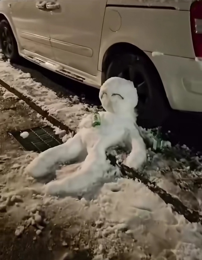Maalesef artık kardan bile adam olmuyor 😂 öyle değil mi?