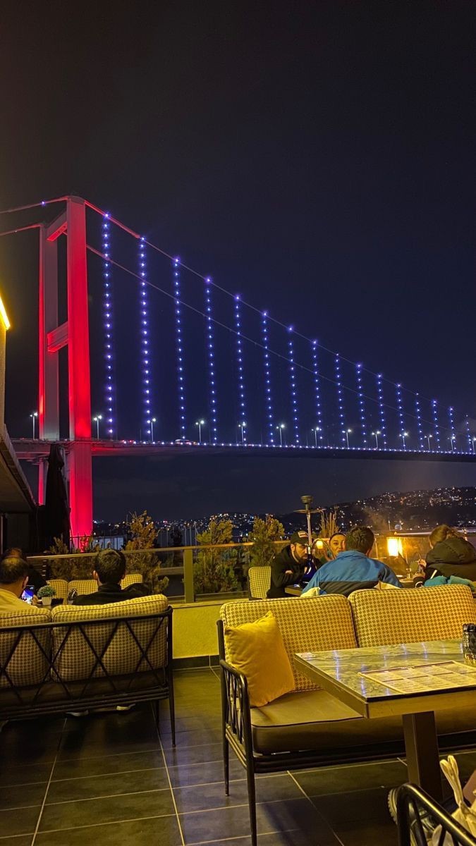 Bu sandalyede oturan bir kişiyle 1 saat bile olsa konuşma fırsatınız olsaydı bu kim olurdu?