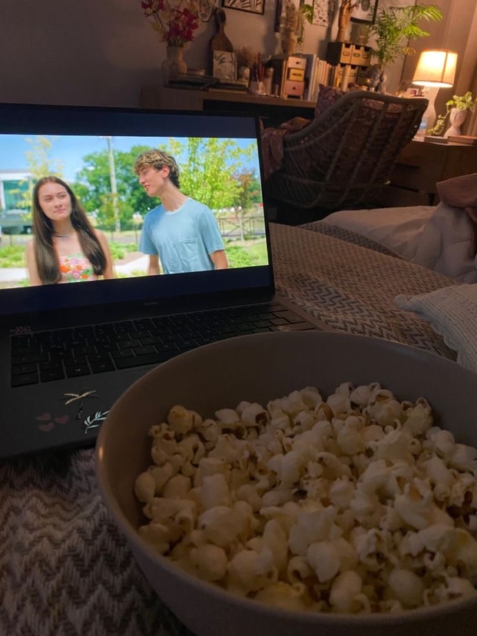 Yarım bıraktığın diziler/filmler var mı?