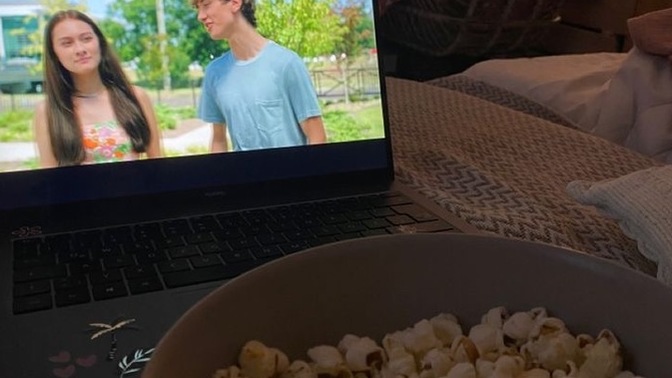 Yarım bıraktığın diziler/filmler var mı?