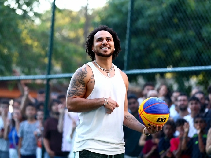 Anadolu Efes oyuncusu Shane Larkin in tasarımına katkı sağladığı basketbol sahasını nasıl buldunuz?