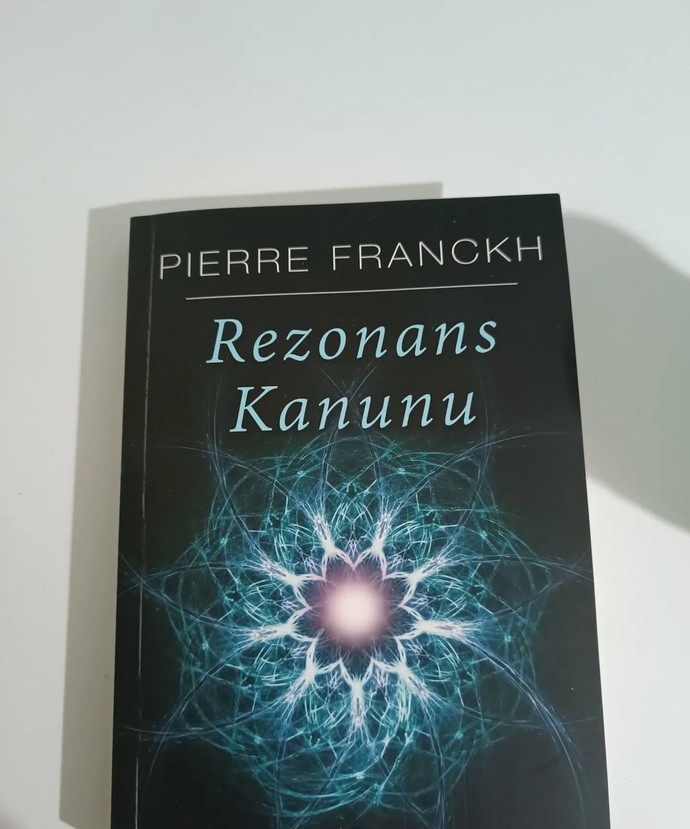 Şu anda hangi kitabı okuyorsunuz ve sizde ne gibi düşünceler uyandırıyor?
