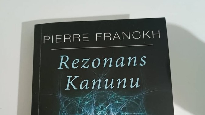 Şu anda hangi kitabı okuyorsunuz ve sizde ne gibi düşünceler uyandırıyor?