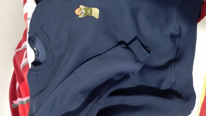Koyu mavi dar bir kot pantolonla bunların hangisi güzel olur?