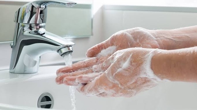 Önce musluğu mu açıyorsunuz, yoksa sabun mu sıkıyorsunuz?