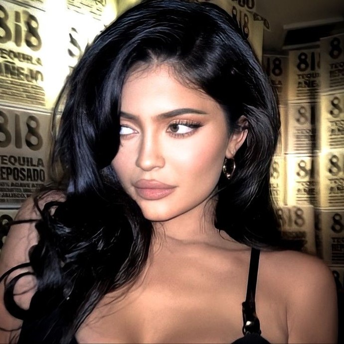 Kylie Jenner sarı saçı taşıyabilmiş mi sizce?