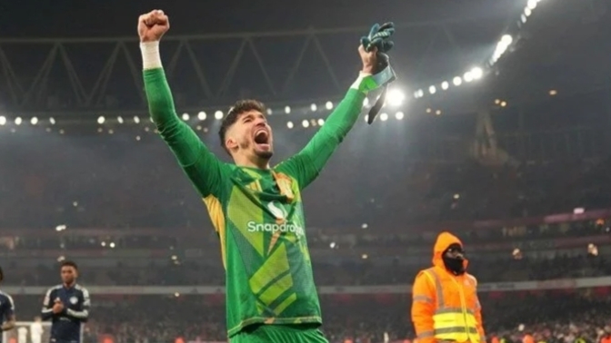Manchester United'ın Arsenal karşısında penaltı kurtarışlarını gerçekleştiren Altay Bayındır sadece maçın kahramanı mıydı sizce?