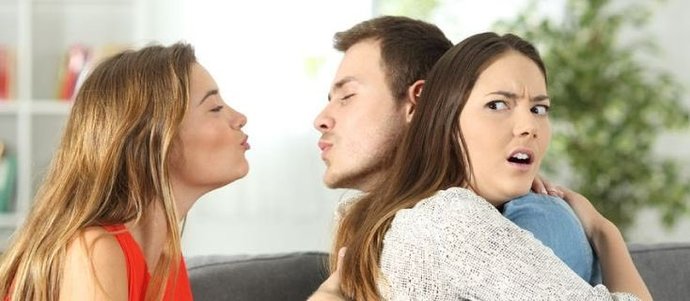 Seni aldatan sevgilin ; elimde değil aşkım bende aldatma geni var kendime hakim olamıyorum dese tepkin ne olur 🙄?