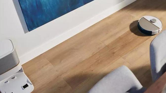 Robot süpürgesi neden her elektrik gidip geldiğinde yuvasından çıkıp döner döner durur?