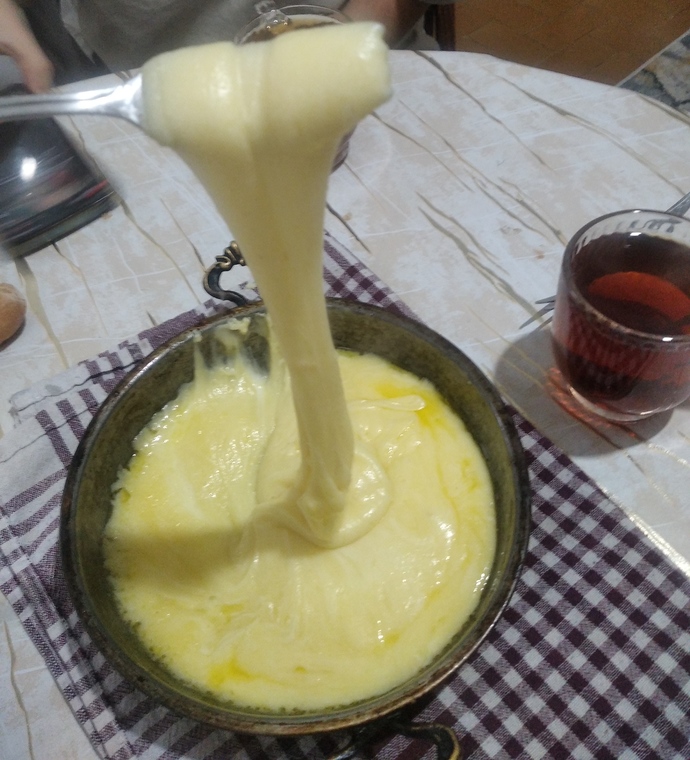 Akşam yemeğinde kuymak yenir mi?