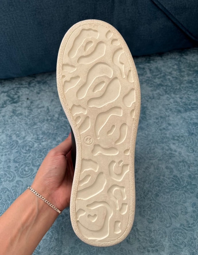 Bu ayakkabı orjinal mi acil lutfen bakın Alexander McQueen?