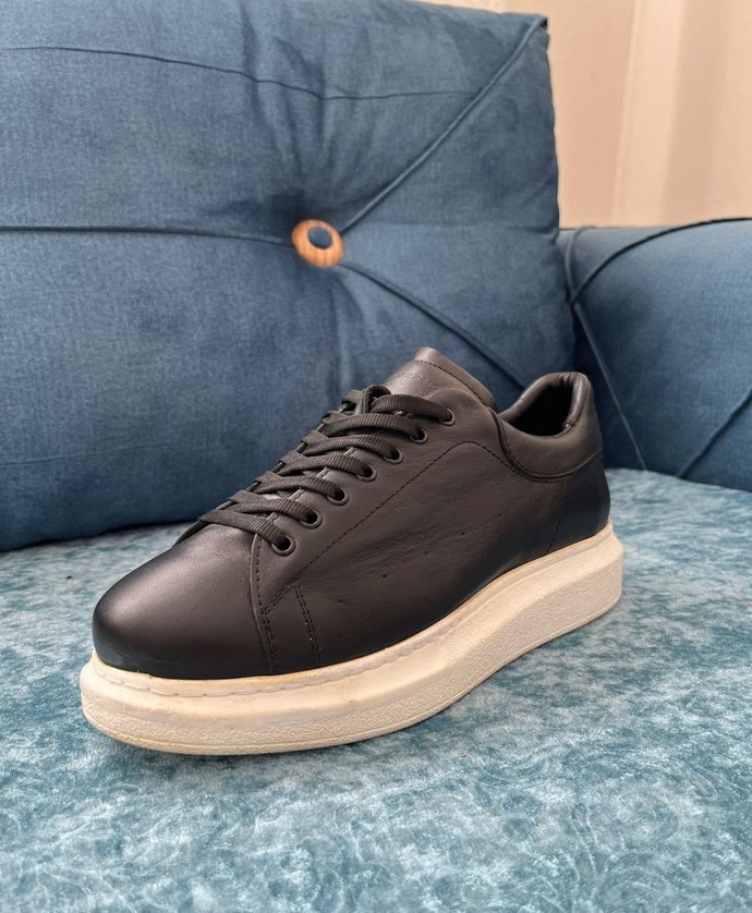Bu ayakkabı orjinal mi acil lutfen bakın Alexander McQueen?