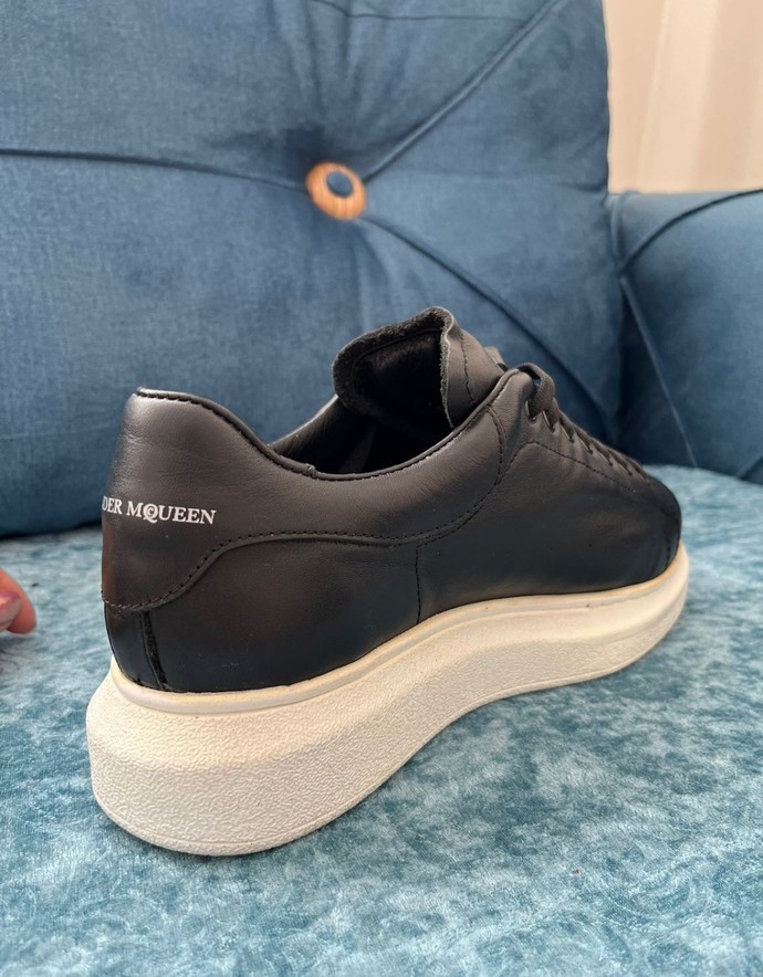 Bu ayakkabı orjinal mi acil lutfen bakın Alexander McQueen?