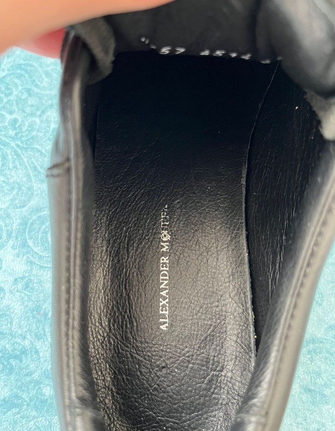 Bu ayakkabı orjinal mi acil lutfen bakın Alexander McQueen?