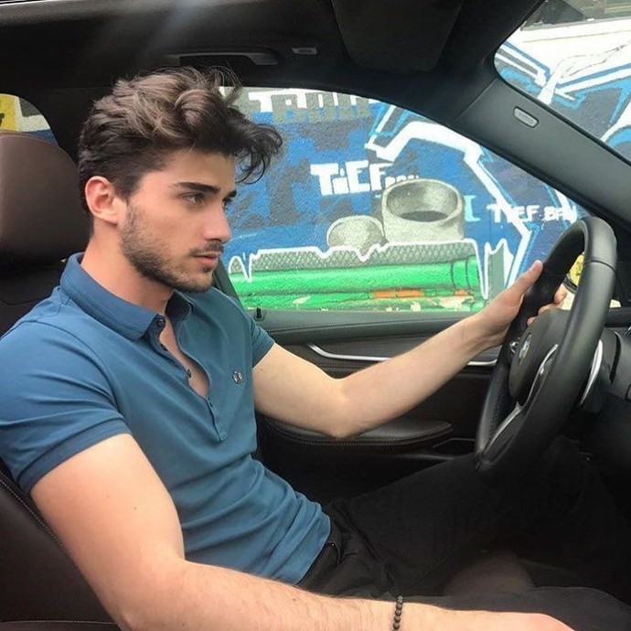 Yakışıklı olmak çekici olmak mı demektir?