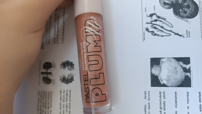 Glossun dudağı yakması normal mi?