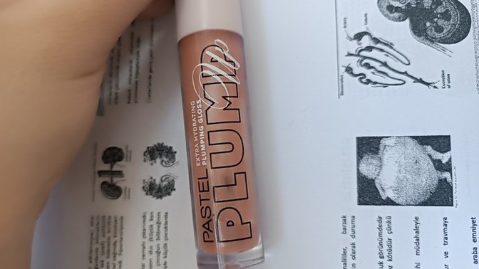Gloss'un dudağı yakması normal mi?