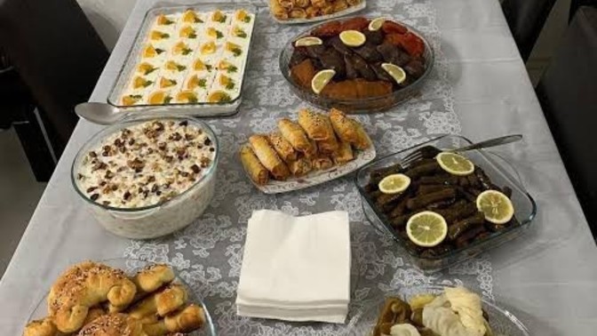 Misafirin getirdiği yiyecek misafire ikram edilmezse ayıp mı olur?