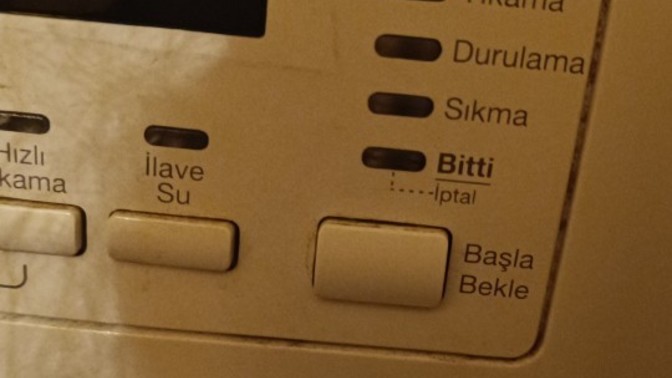 Çamaşır makinam bozuldu anlayanlar var mi?