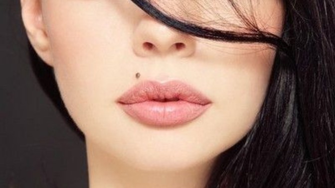 Dudak üstündeki "ben" kadınlarda çekici duruyor mu?
