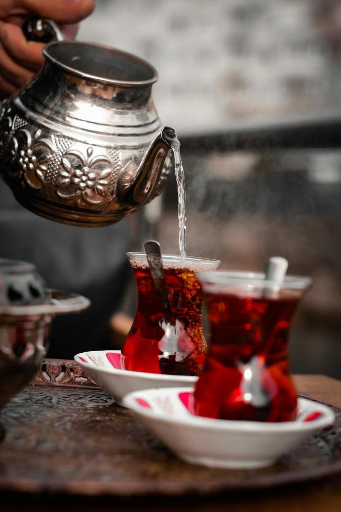 Çay makinesi mi, demlik mi daha güzel çay demliyor?