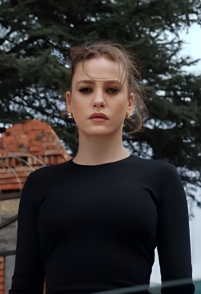 Bensu Soral mı daha güzel, Serenay Sarıkaya mı?