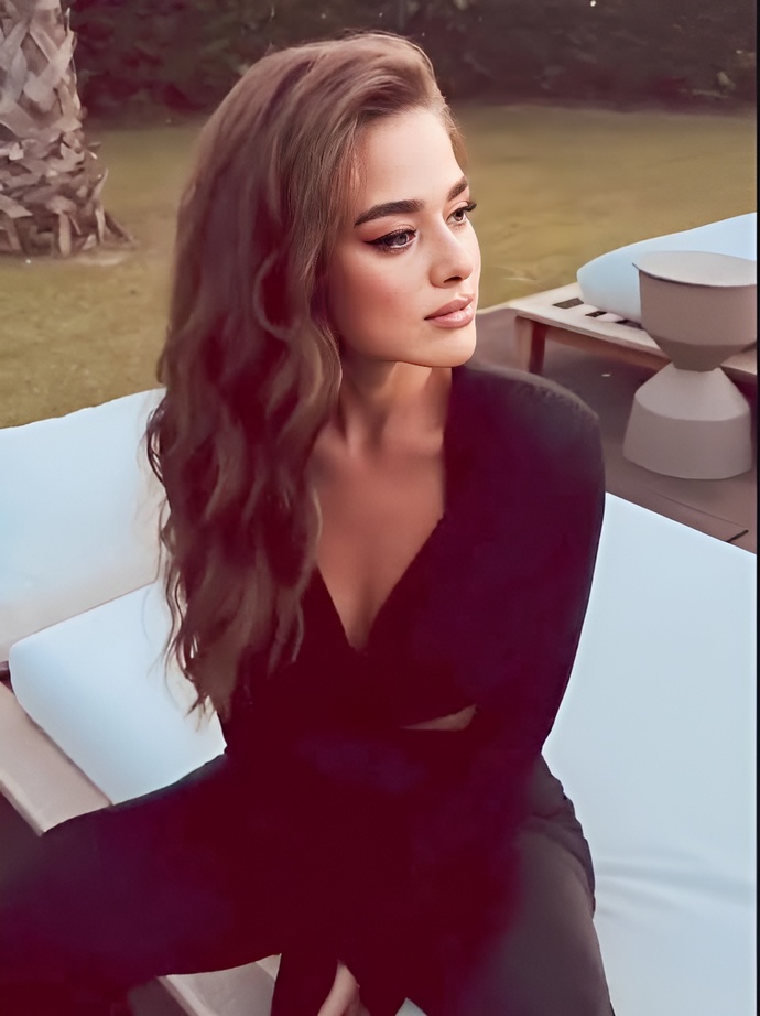 Bensu Soral mı daha güzel, Serenay Sarıkaya mı?