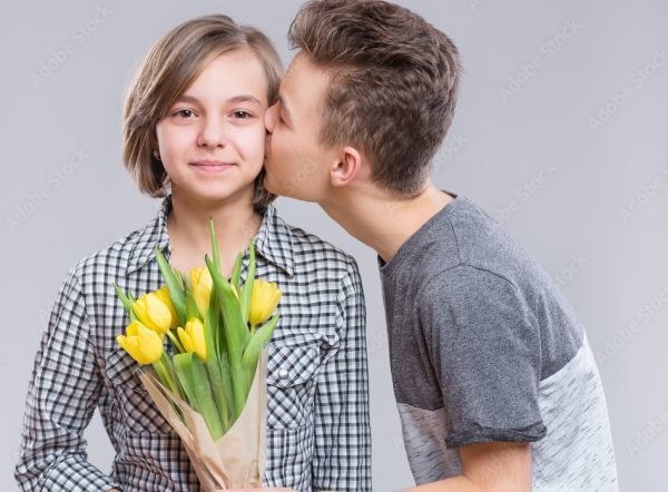 Seks teklifini çiçekle yapan erkek romantik midir, uyanık mı?