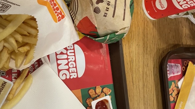 Hamburger mi, pizza mııı?