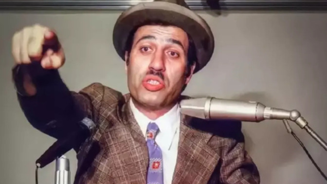 Zübük filmi yeniden çekiliyor. Başrolde Kemal Sunal'ın rolünde Ali Sunal oynayacak, sizce aynı tadı verir mi?