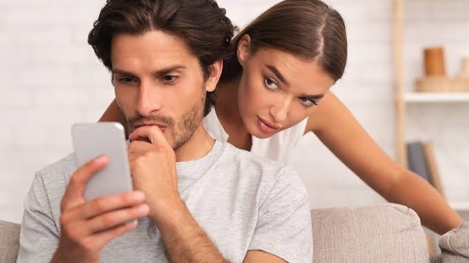 Sevgilinizin kıskançlığı yüzünden isteyip yapamadığınız bir şey oldu mu?