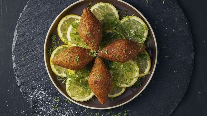 İçli köfte dediğiniz kızarmış mı olur yoksa haşlanmış mı?