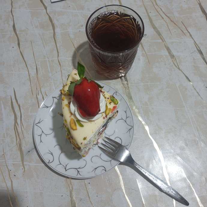 Ekmek yoksa pasta ile karın doyar mı?