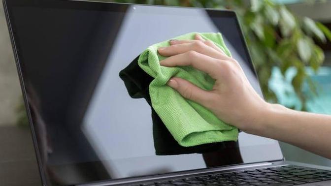 Yüzey temizlik mendilleriyle elektrikli cihazların tozu alınabilir mi?