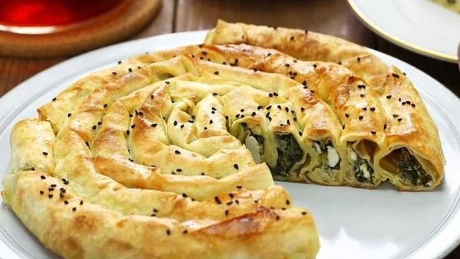 Börek yaparken yufkayı hazır mı alırsınız yoksa hamurunu evde kendiniz mi açarsınız?