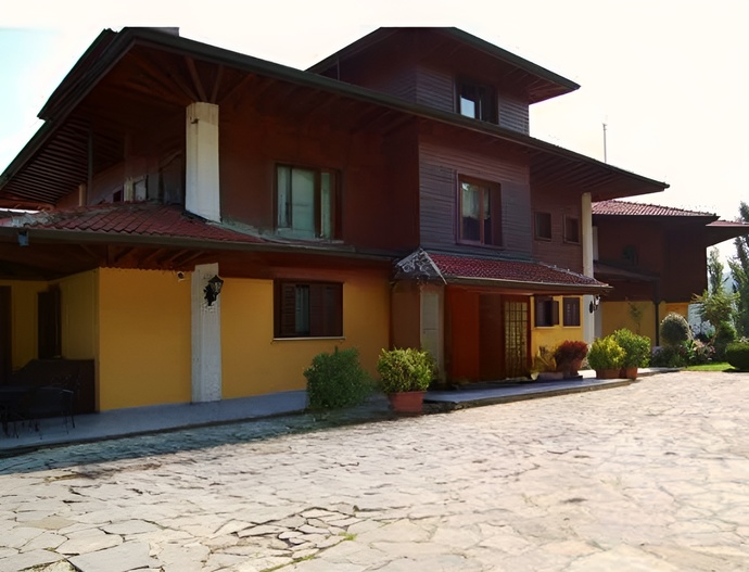 İmkanınız olsa, bu iki evden hangisinde yaşamak isterdiniz?