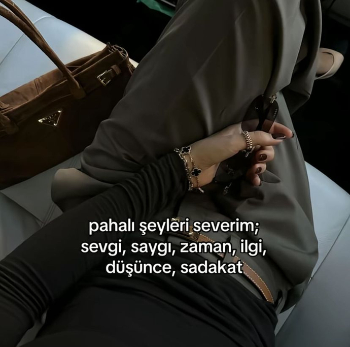 😼