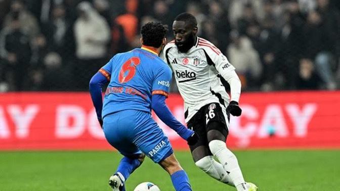 Şu an da takımınızı izlerken adeta kanser olduğunuz futbolcu hangisidir?