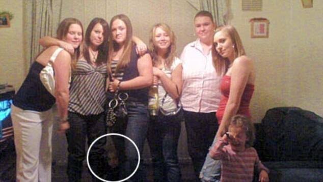 Fotoğraflarınız da ölen kişilerin hayaletleri çıksaydı ne yapardınız?