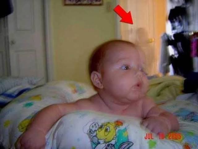 Fotoğraflarınız da ölen kişilerin hayaletleri çıksaydı ne yapardınız?