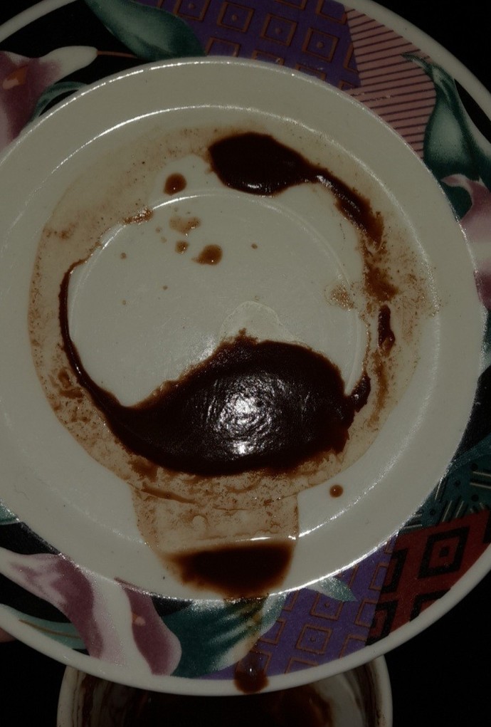 Kahve falı bakabilir miyiz çok acil?