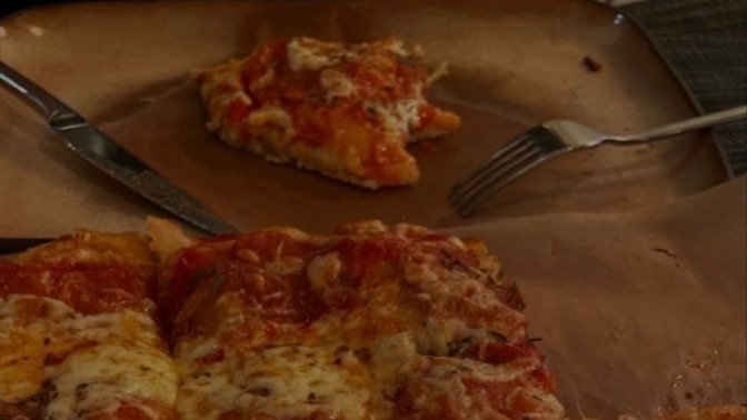 Pizzayı çatal bıçakla yemek aşkoluk mudur?