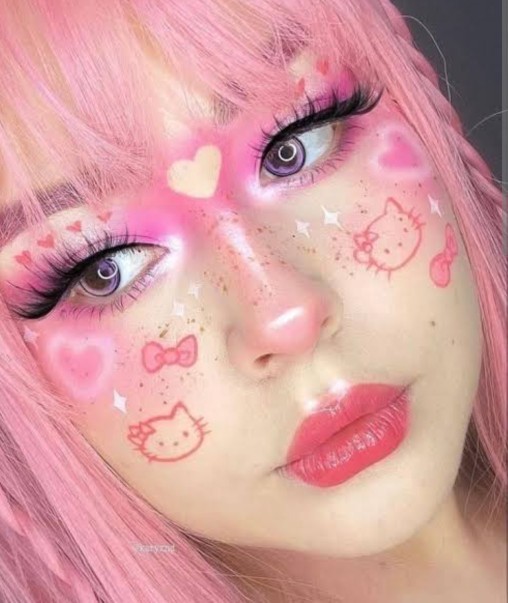 Hello kitty makyajı güzel mi çocuksu mu?