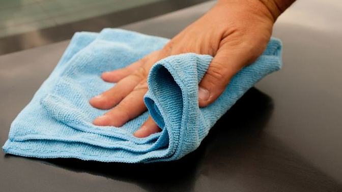 Cam ocak temizliği için hangi malzemeler daha az çizik bırakır?