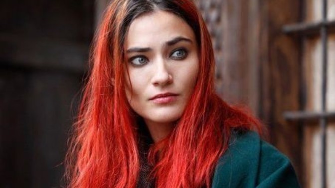 Kızlara Soruyorum 2500₺ Verseler Saçınızı Kırmızıya boyar mısınız?