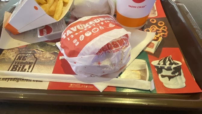 Bu saatte hamburger yenir mi?