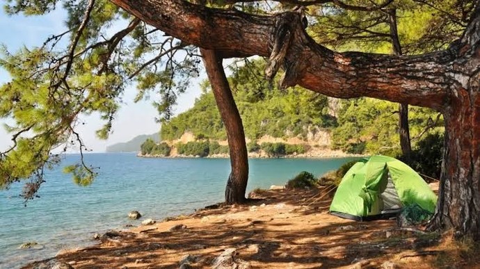 Maddi yönü iyi olan birinin çadırda tatil yapması sizce cimri olduğunu mu gösterir yoksa zevkli olduğunu mu?