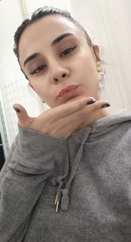 Hangi saç şekli daha çok yakışmış?