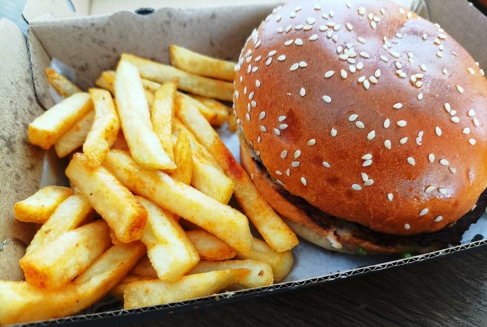 Et burger mi/tavuk burger mi favorin?