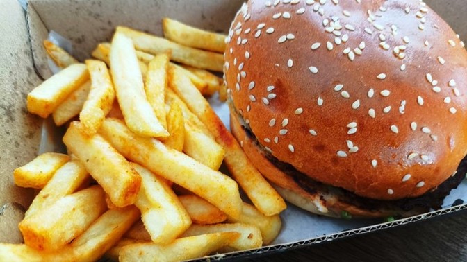 Et burger mi/tavuk burger mi favorin?